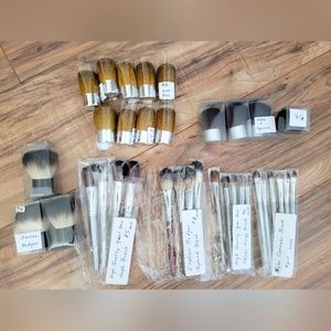 Set of brand new cosmetic make up brushes 35 pieces